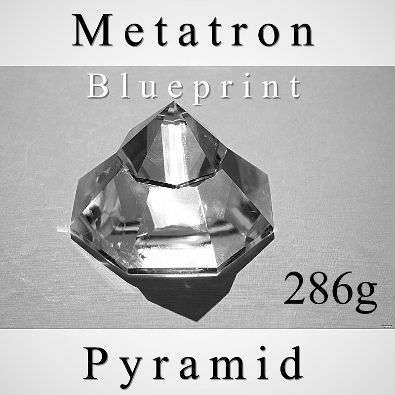 Metatron Pyramid 8-sided with crown and base 286g