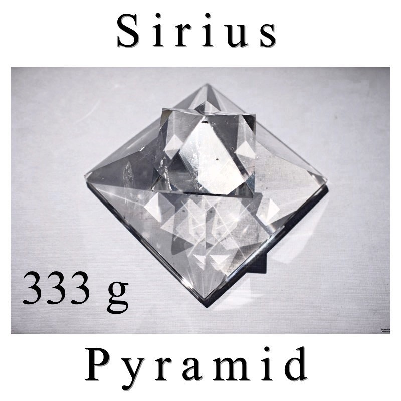 Sirius Pyramide 4-seitig mit Krone und Basis