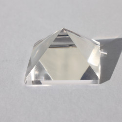 Maha Cohan Bergkristall Pyramide