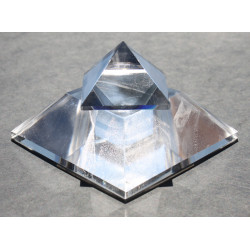 Sirius Pyramide 4-seitig mit Krone und Basis 335