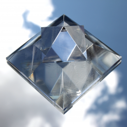 Sirius Pyramide 4-seitig mit Krone und Basis