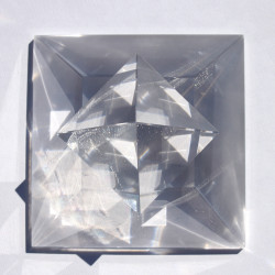 Sirius Pyramide 4-seitig mit Krone und Basis